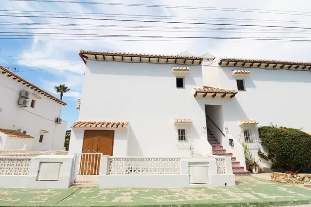 Costa Blanca Bungalow Lago jardin frente piscina 4 personas #PRP001 by Stay Orihuela Costa