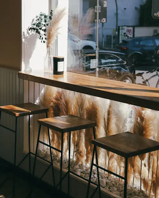 viervorneun Flower Boutique Café x429