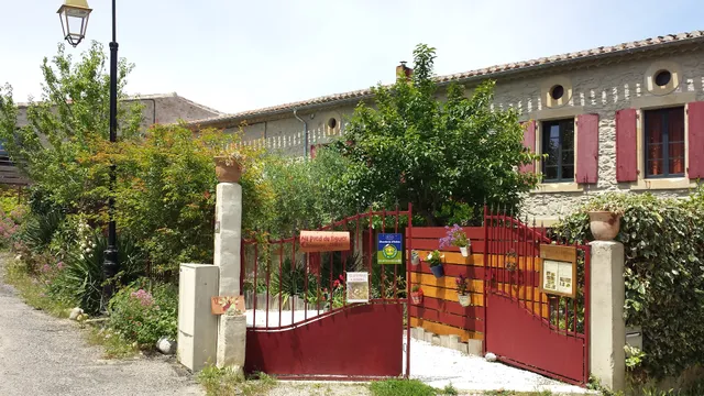 "Au pied du figuier", chambres d'hôtes, studios et gîte