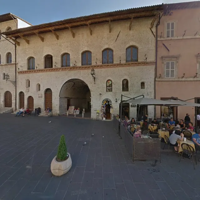 Piazza del Comune, 10