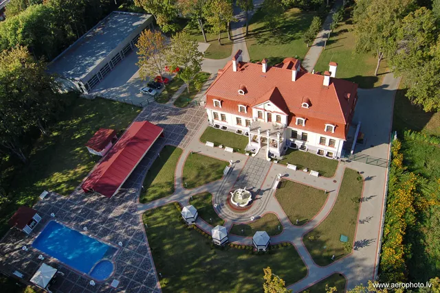Svente (Jaunsvente) Manor