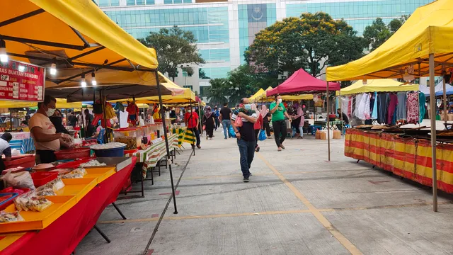 Pasar Malam Taman Melawati
