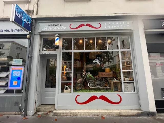 Madame Mustache Biarritz