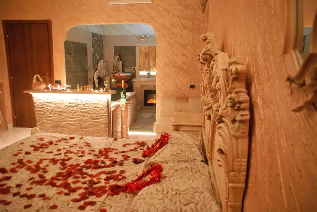 Gold luxury suite home