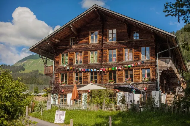 Gästehaus Hof Maiezyt | Ferienwohnungen & Gruppenunterkunft in Habkern bei Interlaken
