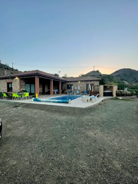 Kalamospito, Holiday House