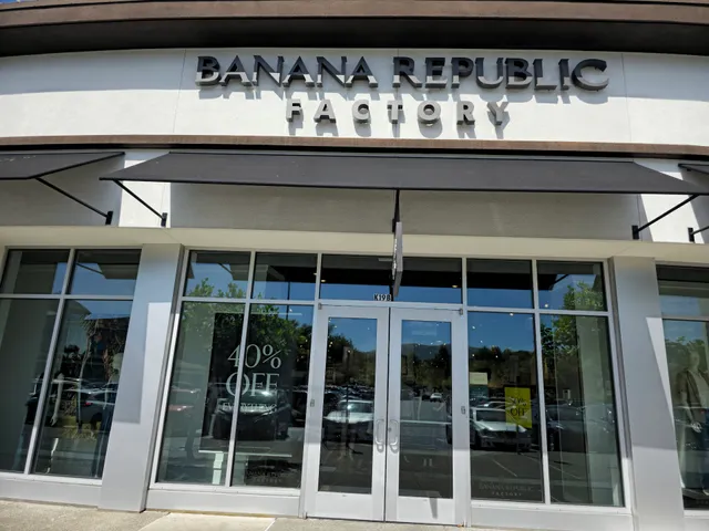 Banana Republic Factory Store