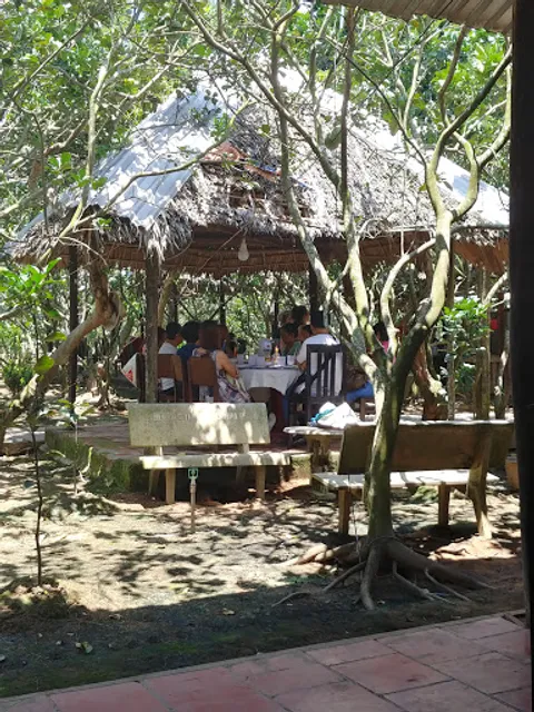 Nhà hàng vườn Cồn Quy