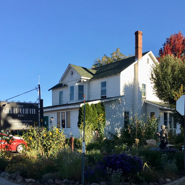 The Gilded Drifter Inn