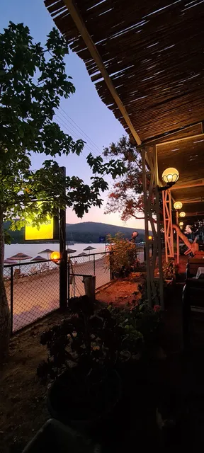 Huzzak Hayat Country