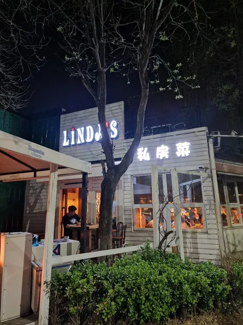 Linda''s Private Kitchens