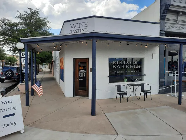 Birds and Barrels Vineyards Rail Road tasting room