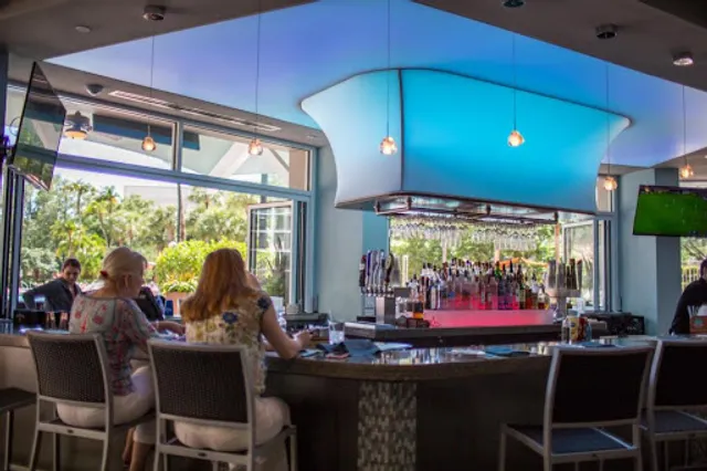 Harry's Poolside Bar & Grill