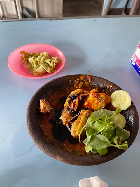 Warung Lalapan Sabar Menanti