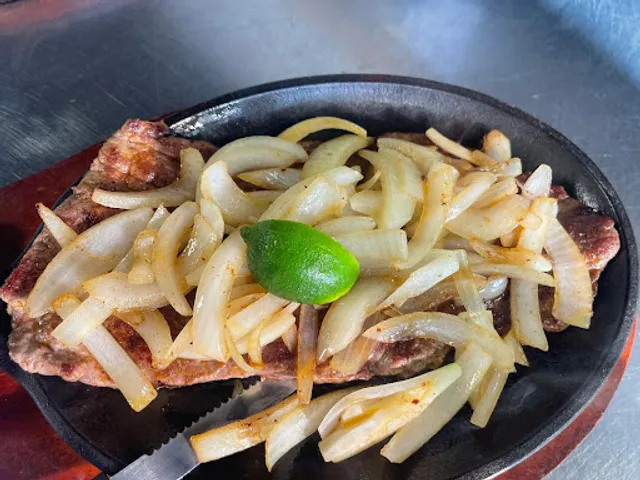 El Tres Amigos Bar & Grill