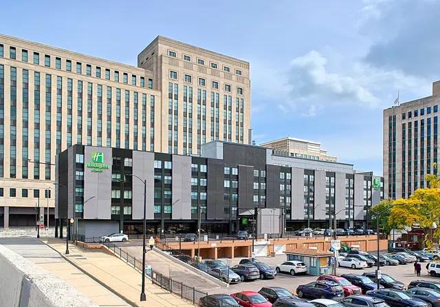 Holiday Inn & Suites Chicago-Downtown by IHG