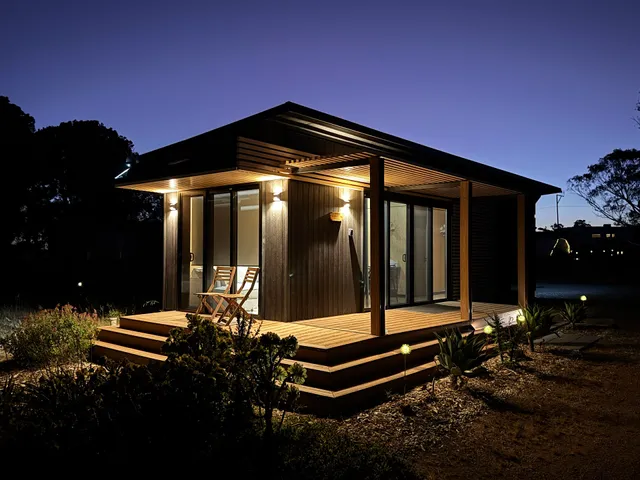 Pink Lake Tiny House - Eco-friendly Accommodation