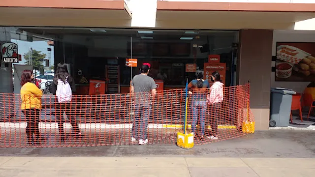 Little Caesars Pizza "Río Nilo"