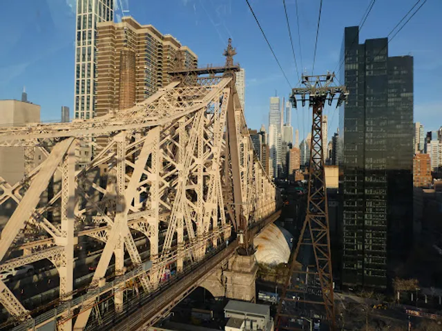 Roosevelt Island Tramway - Island station