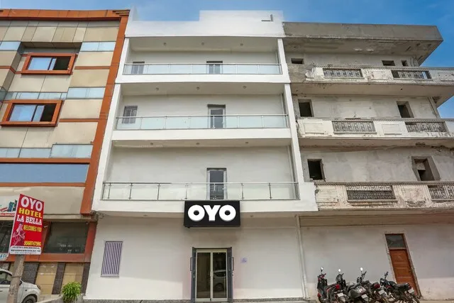 OYO Flagship Hotel & Lodge La Bella Haiderpur