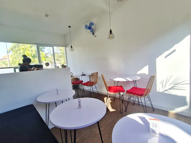 Veganlicious – Plant-Based Smoothie Bowls & Coffee