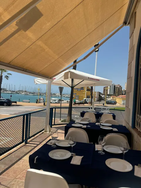 LOS PÍCAROS EN EL FARO