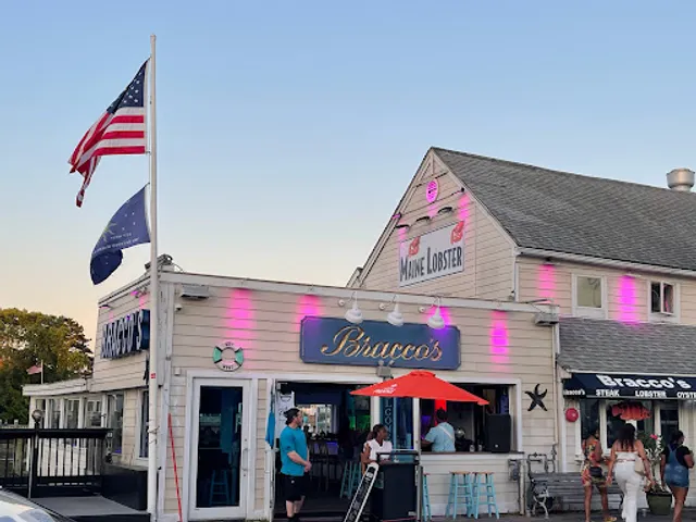 Bracco's Clam & Oyster Bar