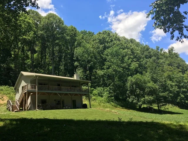Apple Cabin on the Creek