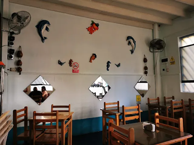 Los Delfines Restaurante Cevicheria