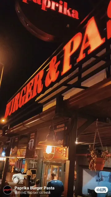 Paprika Burger & Pasta