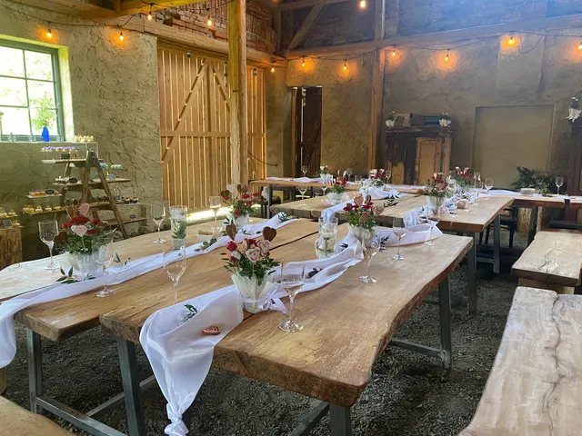 Statek 85 apartmány & svatební stodola