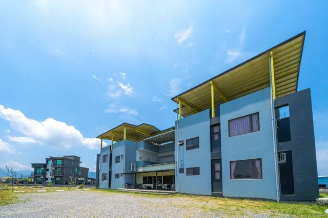 騎馬在隔壁民宿