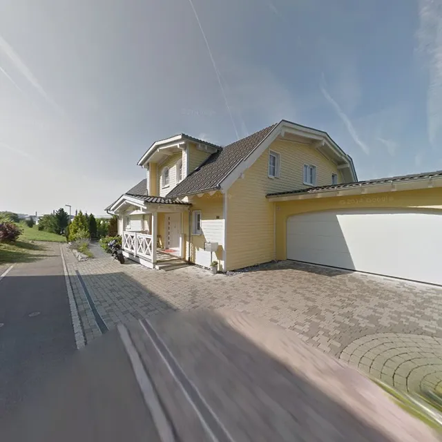 Zimmer mit Bad und Balkon