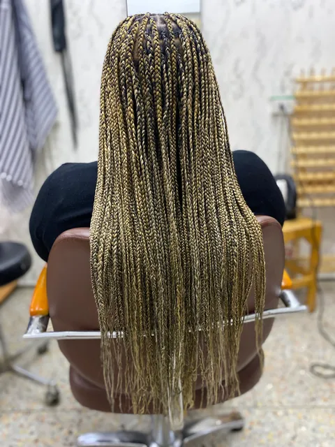 Bell hair braiding salon Bangkok