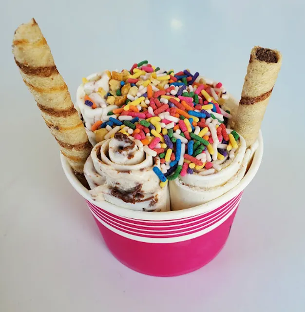 Curly Cream Rolled Icecream