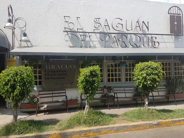 El zaguán del parque