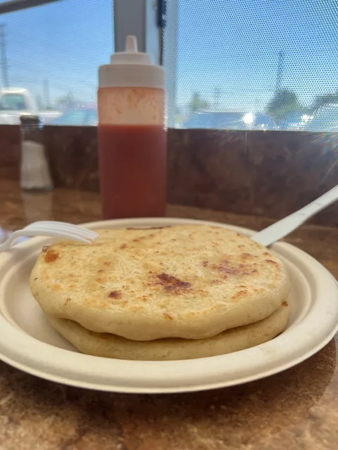 Pupuseria La Estrella