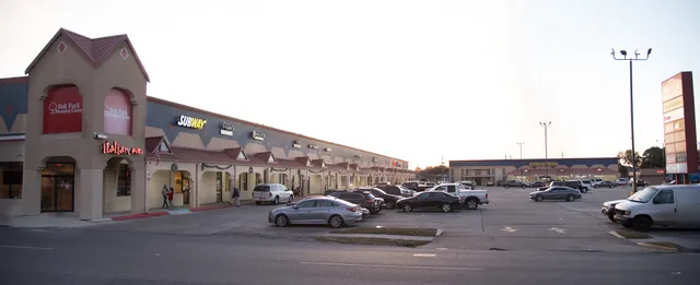 Oak Park Shopping Center