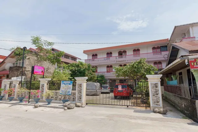 RedDoorz Syariah near Plaza Andalas Padang