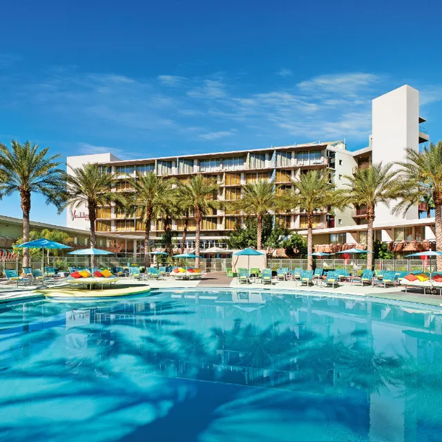 OH Pool Bar + Cabanas