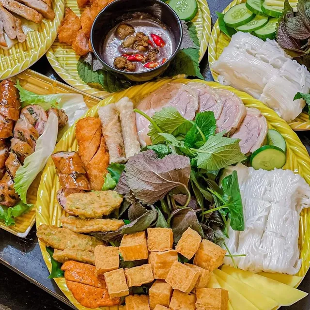 Vua Đậu Nguyễn Thị Nhỏ - Bún đậu Nhà Vua