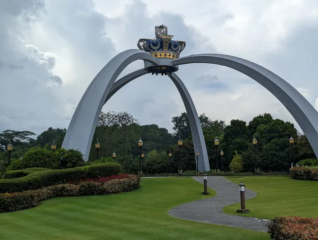 Laman Mahkota Istana Bukit Serene
