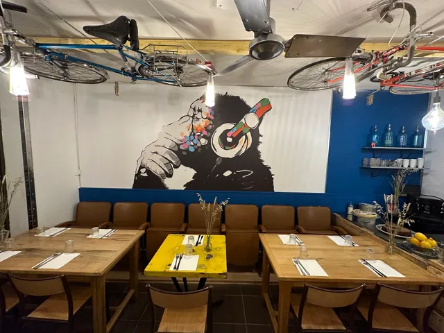 Le singe à vélo Burgers & Atelier de restauration de vélos anciens, entretien et réparation, Avignon.