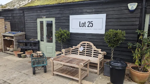 Lot 25 Cafe, Restaurant & Bar