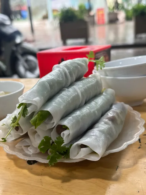 Nhà hàng 77 Trúc Bạch