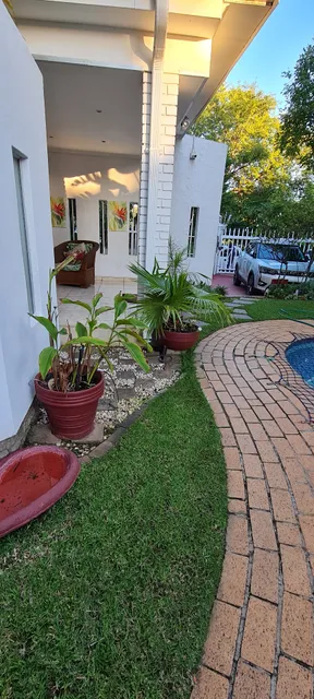 Ronique's Guest House