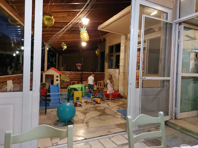 ΝΗΡΙΚΟΣ, ΕΣΤΙΑΤΟΡΙΟ-ΠΙΤΣΑΡΙΑ, ΜΕΝΕΛΑΟΣ ΖΑΚΥΝΘΙΝΟΣ