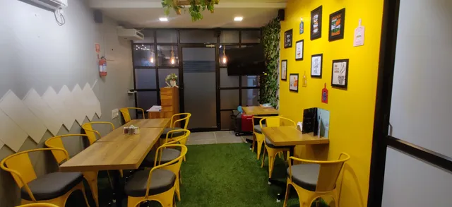 Pink Cafe (Thoraipakkam)