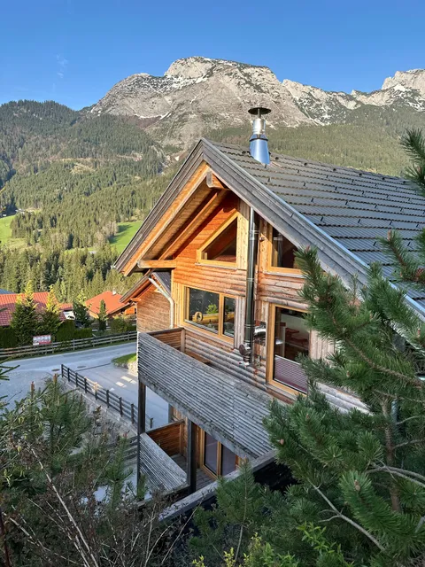 Chalet Bischofsmütze - Urlaub im Skigebiet Dachstein West, direkt an der Piste, Sauna, bis zu 12 Personen