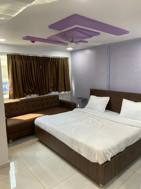 OYO Flagship 70206 Lake View Hotel